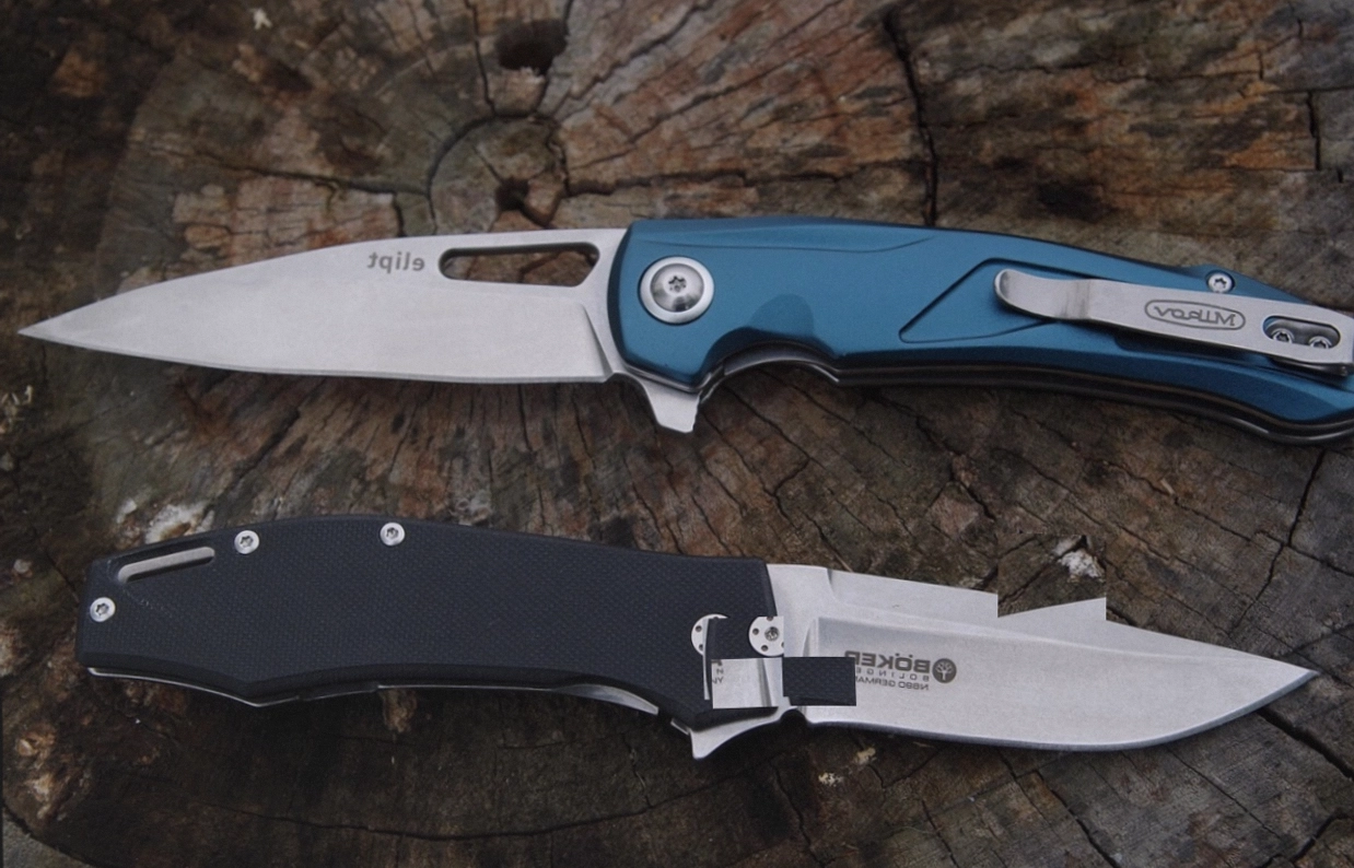 Two Damascus blades with completely different layer patterns